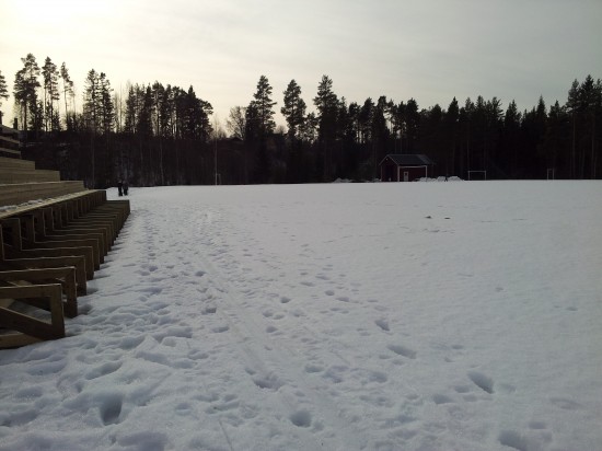 Idag går ett skidspår runt snöbeklädda Haraldsängen. Om ett par månader spelar Gottne IF division 3 fotboll här.