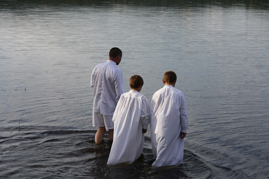Dagen avslutades med dop i Veckefjärden!